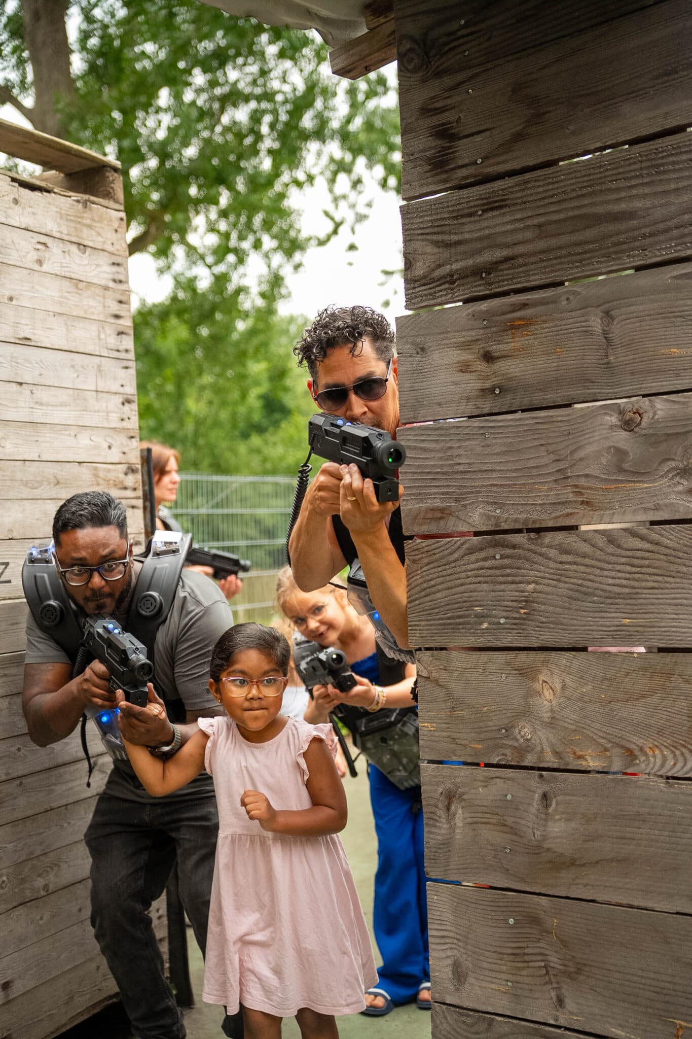 collega's in actie tijdens het lasergamen